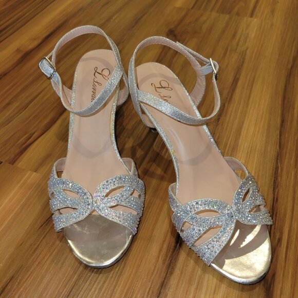 Shiny Shoes - Picture 2 of 4